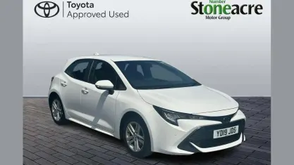 Used Toyota Corolla 116 HP (85 kW) 2019 White Hatchback