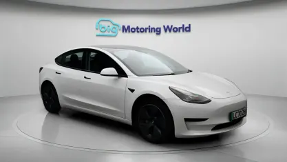 Used Tesla Model 3 Standard Range Plus 239 kW (325 HP) 2020 White Sedan
