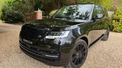 Used Land Rover Range Rover SE 300 HP (220 kW) 2025 SUV