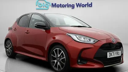 Used Toyota Yaris Hybrid 116 HP (85 kW) 2021 Red/black Hatchback
