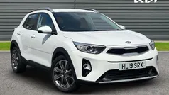 White Used 2019 Kia Stonic 2 SUV | £10,991 (Fair price)