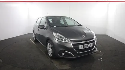 Used Peugeot 208 Active 101 HP (74 kW) 2019 Hatchback