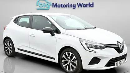 Used Renault Clio V Evolution 145 HP (106 kW) 2023 White Hatchback