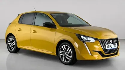 Used Peugeot 208 Allure+ 102 HP (75 kW) 2023 Yellow Hatchback