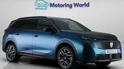 Używany Peugeot 5008 Allure 136 KM (100 kW) 2025 Niebieski SUV