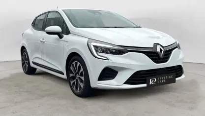 Used Renault Clio V Iconic 90 HP (66 kW) 2022 White Hatchback