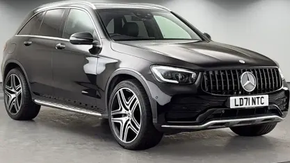 Käytetty Mercedes GLC300 AMG Line Premium 245 HP (180 kW) 2021 Musta Farmari