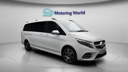 Used Mercedes V300 AMG line 237 HP (174 kW) 2023 White MPV