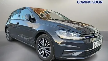 Used 2018 VW Golf VII SE Hatchback | £12,650 (Fair price)