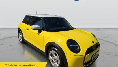New Mini Cooper Classic 114 kW (156 HP) 2025 Yellow Hatchback