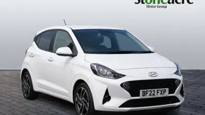 Used Hyundai i10 Premium 67 HP (49 kW) 2022 White Hatchback