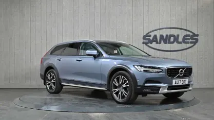 Used Volvo V90 CC Pro 235 HP (172 kW) 2017 Blue Estate