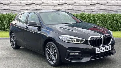 Used BMW 118 Sport Line 140 HP (102 kW) 2019 Black Hatchback