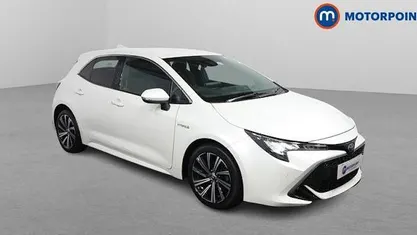 Used Toyota Corolla Design 122 HP (89 kW) 2021 White Hatchback