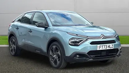 Käytetty Citroën C4 PureTech 102 HP (75 kW) 2023 Sininen Katumaasturi