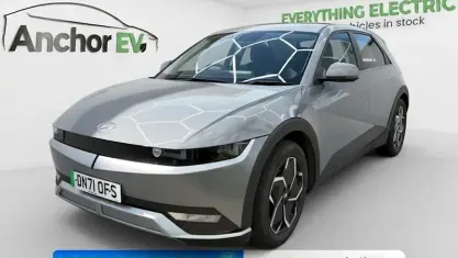 Begagnad Hyundai Ioniq SE 125 kW (170 HK) 2023 Halvkombi
