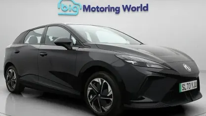 Begagnad MG MG4 EV SE 319 kW (435 HK) 2023 Svart Halvkombi
