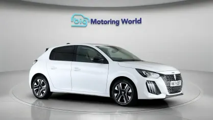 Used Peugeot 208 Allure 101 HP (74 kW) 2024 White Hatchback