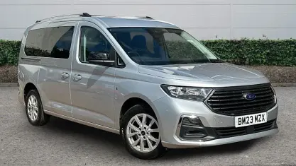 Usado Ford Tourneo Titanium 122 HP (89 kW) 2023 Prateado Carrinha