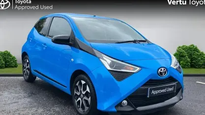 Used Toyota Aygo Trend 72 HP (52 kW) 2019 Cyan splash (metallic paint) Hatchback