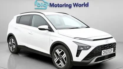 Begagnad Hyundai Bayon Premium 101 HK (74 kW) 2023 Vit SUV