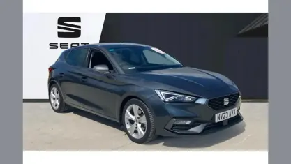 Usado Seat Leon FR 131 CV (96 kW) 2023 Gris Utilitario