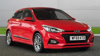 Used Hyundai i20 Premium 84 HP (61 kW) 2019 Red Hatchback