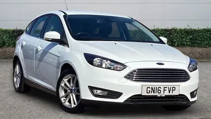 Used Ford Focus Zetec 125 HP (91 kW) 2016 White Hatchback