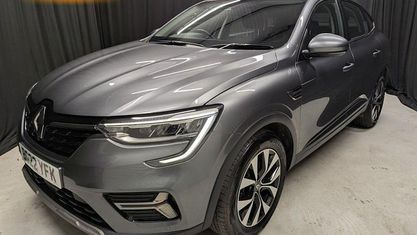 Begagnad Renault Arkana Iconic 145 HK (106 kW) 2022 Grå SUV