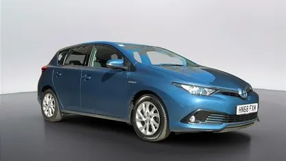 Used Toyota Auris Hybrid 136 HP (100 kW) 2018 Blue Hatchback