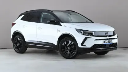 Used Vauxhall Grandland X S 131 HP (96 kW) 2023 White SUV