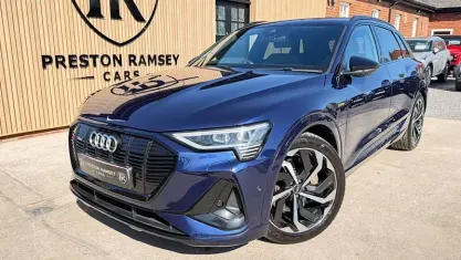 Usado Audi e-tron Black Edition 300 kW (408 HP) 2021 Azul SUV