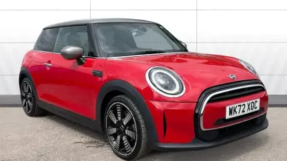 Begagnad Mini Cooper Exclusive 136 HK (100 kW) 2022 Röd Halvkombi