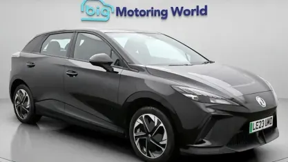 Begagnad MG MG4 EV SE 150 kW (204 HK) 2023 Halvkombi