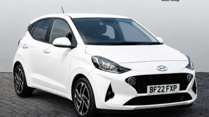Used Hyundai i10 Premium 67 HP (49 kW) 2022 White Hatchback