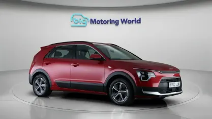 Gebraucht Kia Niro 141 PS (103 kW) 2022 Rot SUV