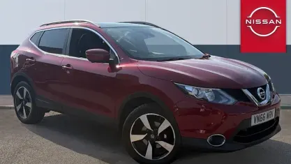 Używany Nissan Qashqai N-Vision 110 KM (80 kW) 2016 Czerwony SUV