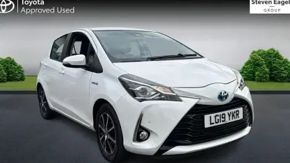 Used Toyota Yaris Hybrid 101 HP (74 kW) 2019 White Hatchback