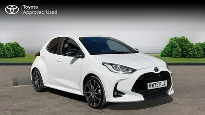 Used Toyota Yaris Hybrid Sport 116 HP (85 kW) 2022 Pure white Hatchback