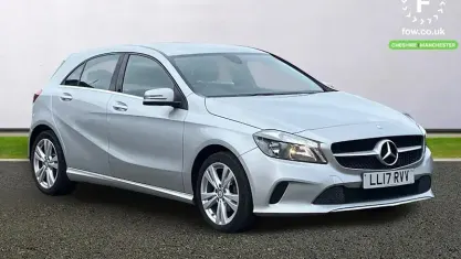 Usado Mercedes A180 109 HP (80 kW) 2017 Prateado Citadino