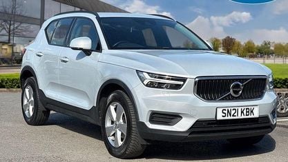 Usado Volvo XC40 Momentum 129 HP (94 kW) 2021 Prateado SUV