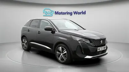 Second-hand Peugeot 3008 Allure 131 CP (96 kW) 2023 Negru SUV