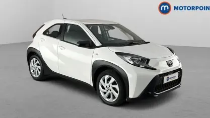 Used Toyota Aygo X PURE 72 HP (52 kW) 2023 White SUV