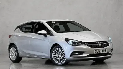 Used Vauxhall Astra Elite 150 HP (110 kW) 2017 Silver Hatchback