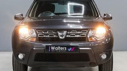 Usado Dacia Duster Ambiance 114 HP (83 kW) 2017 Cinzento SUV