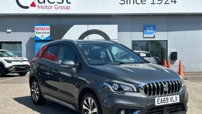Usado Suzuki SX4 SZ5 140 HP (102 kW) 2019 Cinzento Citadino