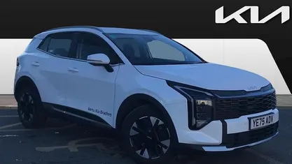 White New 2025 Kia Sportage SUV | £27,358 (Fair price)