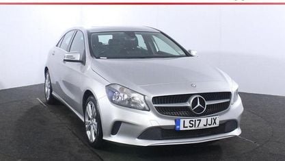 Begagnad Mercedes A180 109 HK (80 kW) 2017 Silver Halvkombi