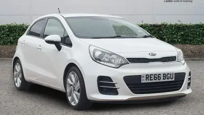 Used Kia Rio 109 HP (80 kW) 2016 White Hatchback
