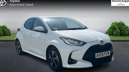 Begagnad Toyota Yaris Hybrid Design 116 HK (85 kW) 2026 Halvkombi